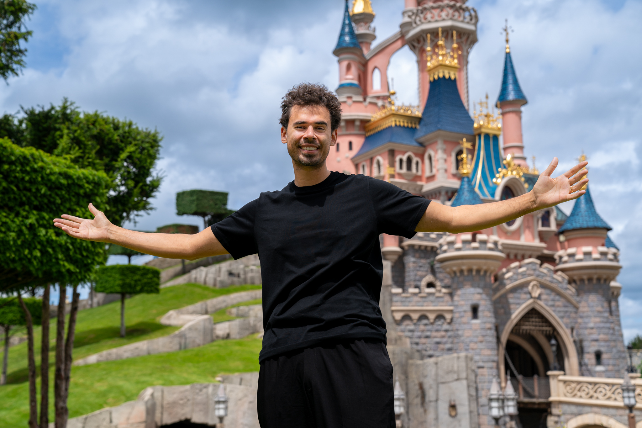 Afrojack bezoekt Disneyland Paris