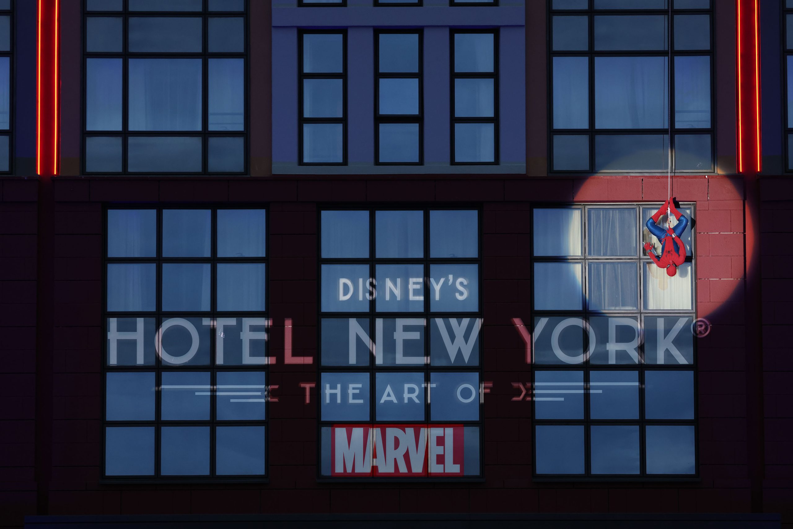 Disney Hotel New York – The Art of Marvel, het eerste hotel ter wereld dat geheel in het teken staat van Marvel kunst, opent vandaag in Disneyland Paris