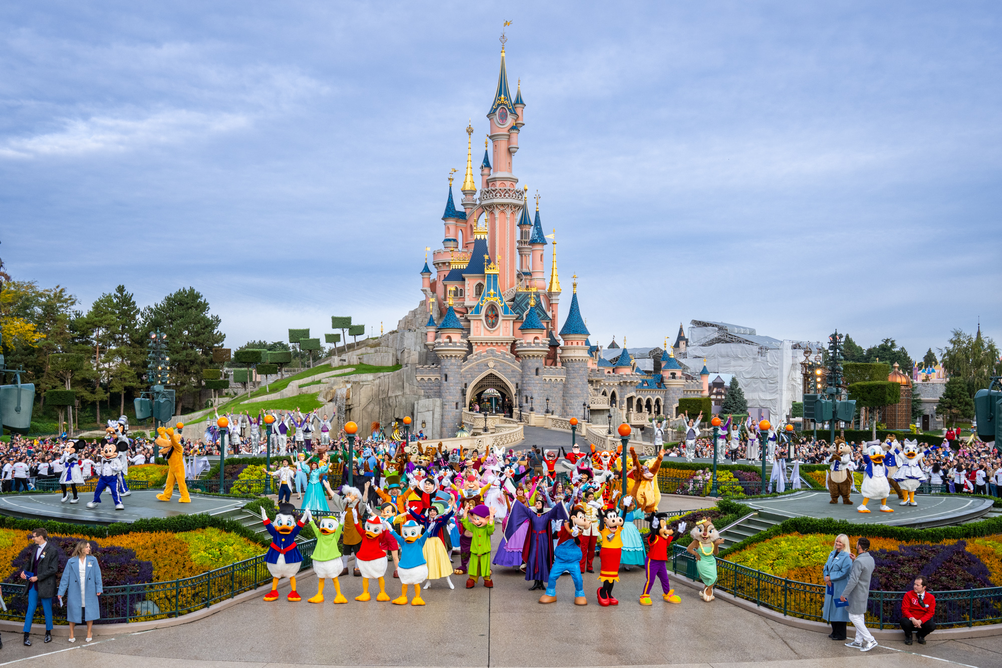 Disneyland Paris viert Disney’s 100e verjaardag